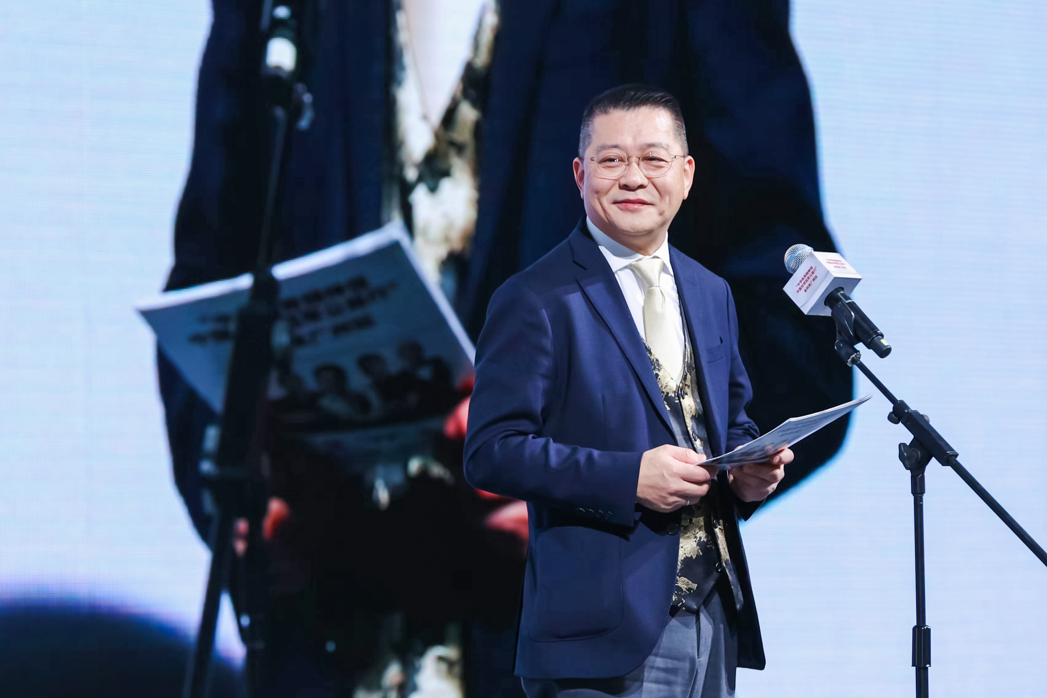 开云kaiyun官方入口携手中国台球协会，成功举办中国台球冠军公益行活动